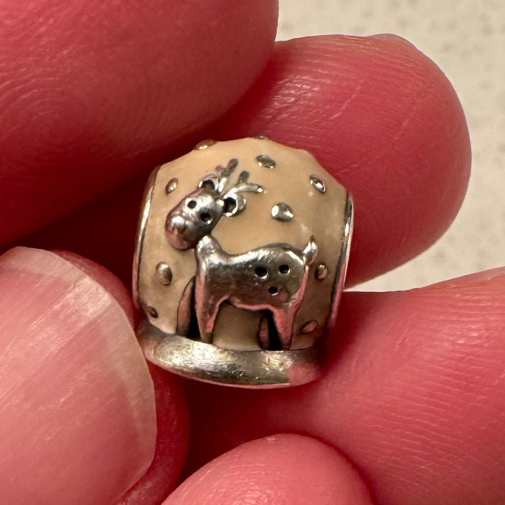 Pandora charm reindeer snow globe “Merry Christmas”